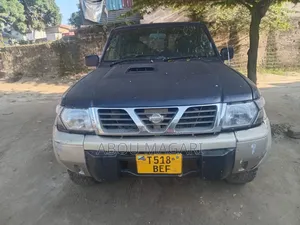 Nissan Patrol 2000 Black