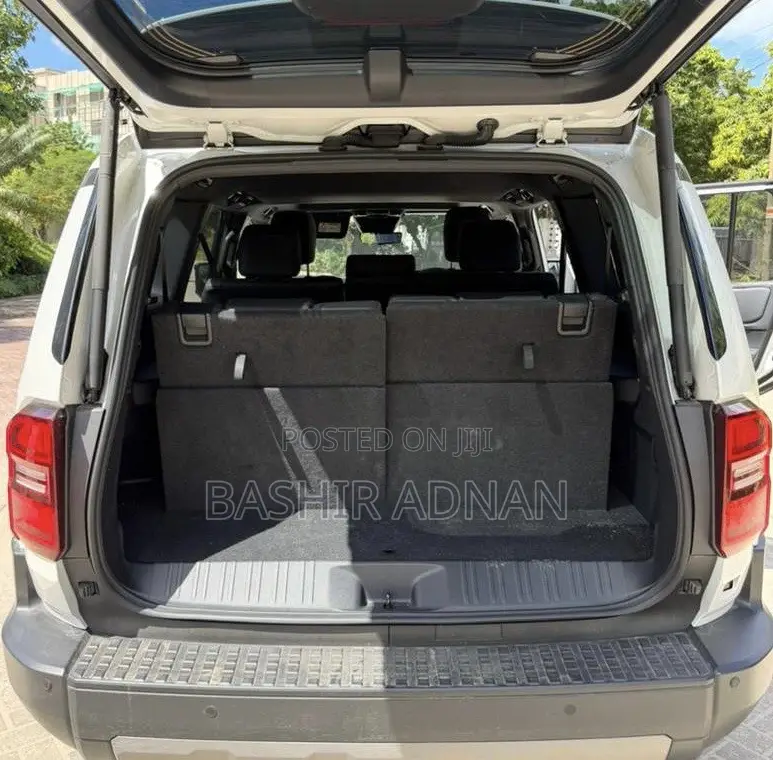 Toyota Land Cruiser LC250 2024 White