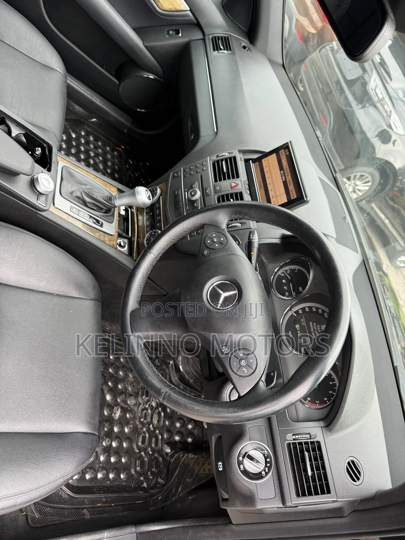Mercedes-Benz C200 2009 Black
