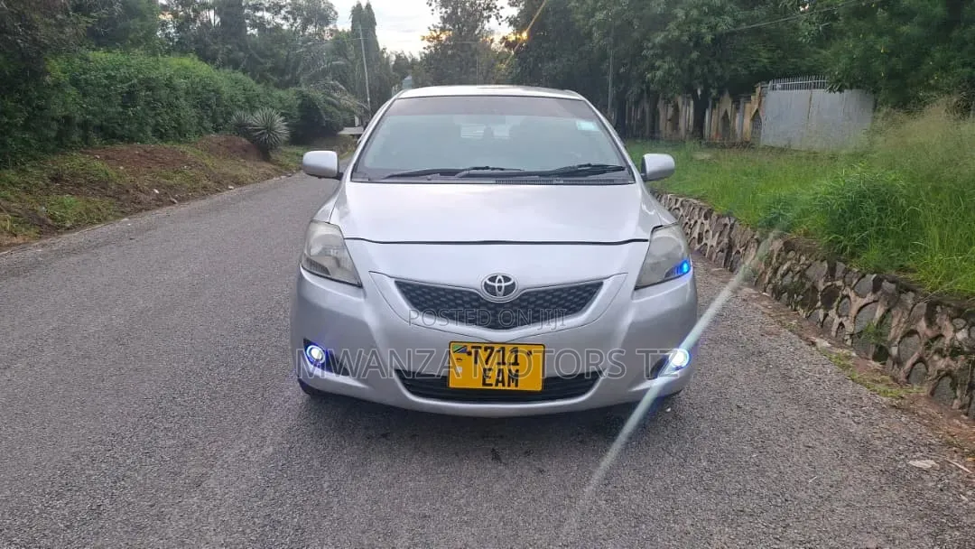 Toyota Belta 2007 Silver