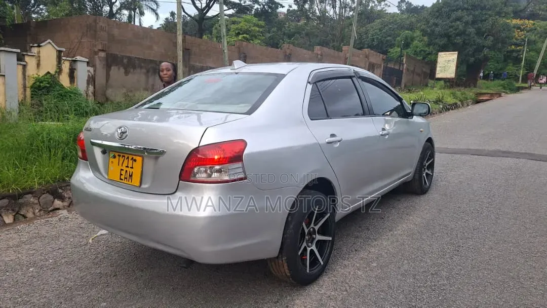 Toyota Belta 2007 Silver
