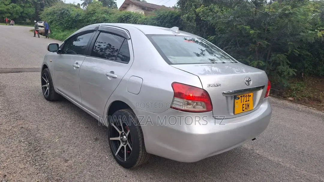 Toyota Belta 2007 Silver