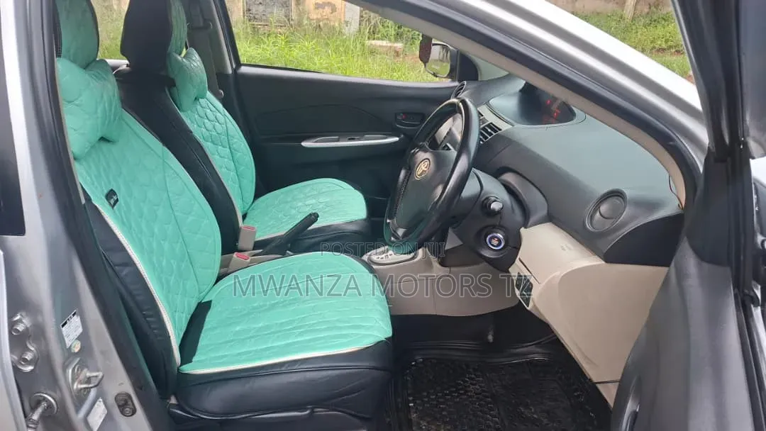 Toyota Belta 2007 Silver