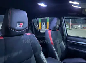 Toyota Hilux 2022 White