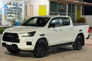 Toyota Hilux 2022 White
