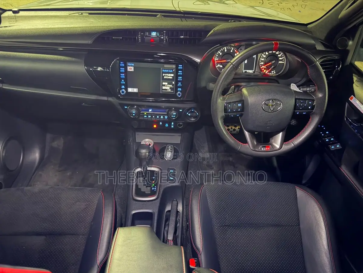 Toyota Hilux 2022 White