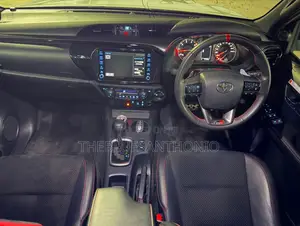 Toyota Hilux 2022 White