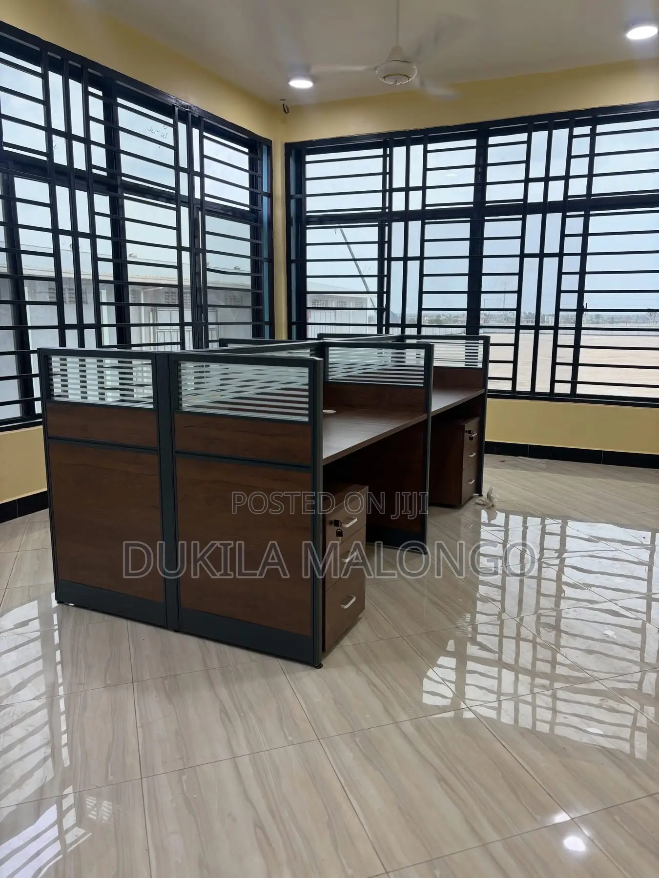 Meza Ya Office Nzuri Sana Ya Kukaaa Watu Wanne