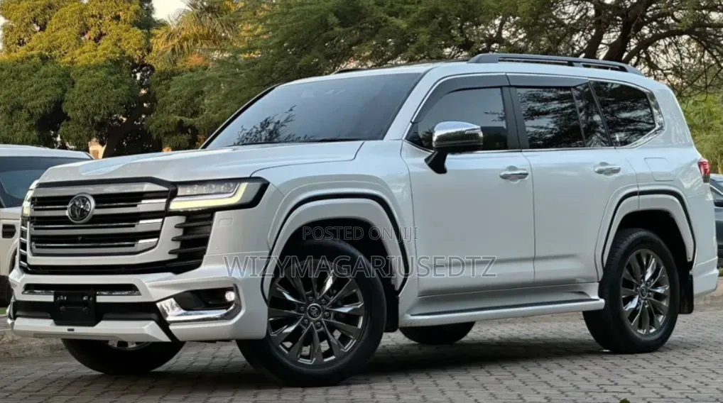 Toyota Land Cruiser 2024 Off white