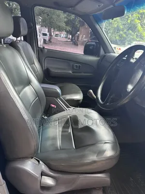 Toyota Hilux 2.5 Cab 2005 White