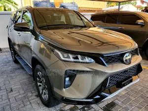 Toyota Fortuner 2024 Gold