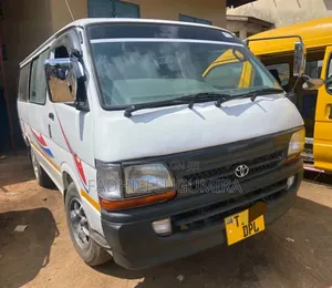 Toyota HiAce 2000 White