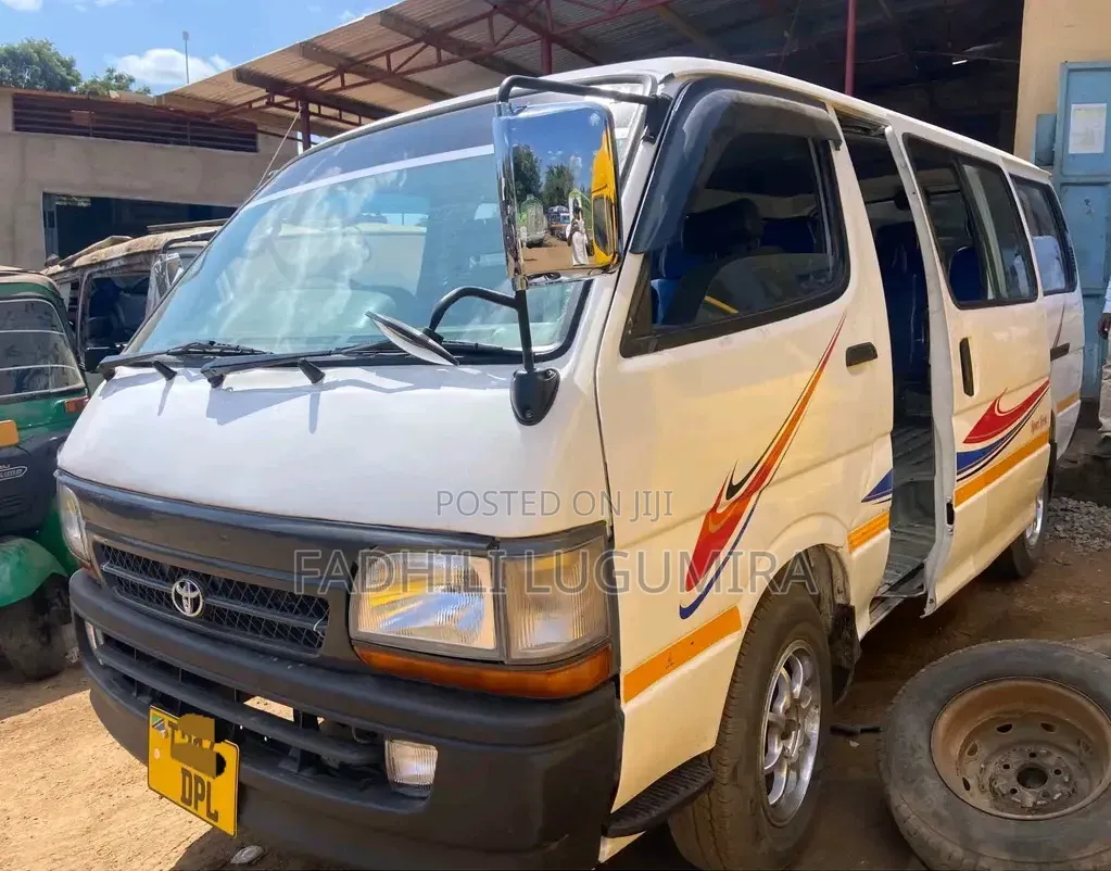 Toyota HiAce 2000 White