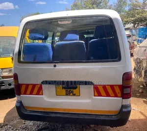 Toyota HiAce 2000 White