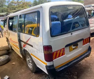 Toyota HiAce 2000 White
