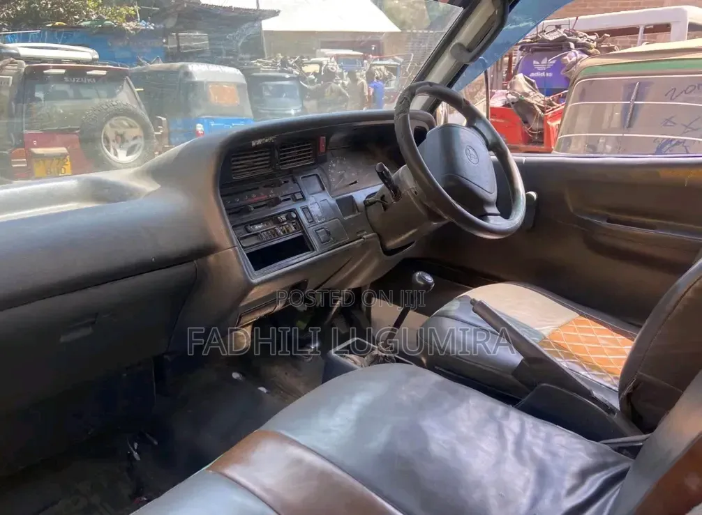 Toyota HiAce 2000 White