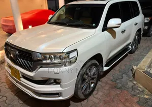 Toyota Land Cruiser 2016 White
