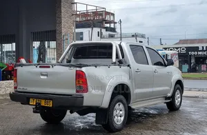 Toyota Hilux 2012 Silver