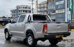 Toyota Hilux 2012 Silver