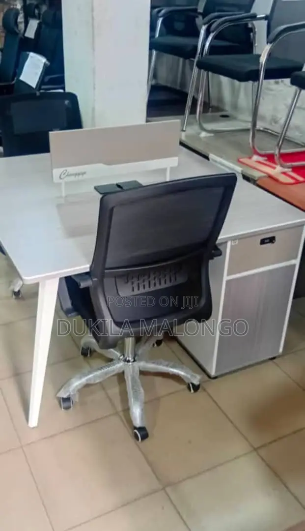 Meza Na Viti Vyake Imara Sana Jaman Na Inapendezesha Office Sana