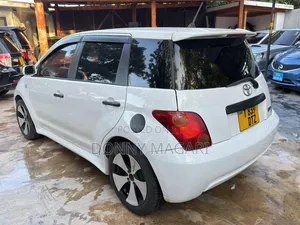 Toyota IST 2004 White