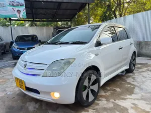 Toyota IST 2004 White