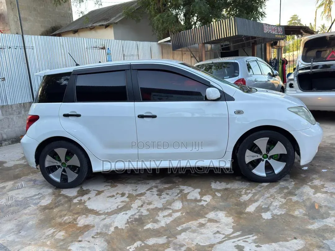 Toyota IST 2004 White