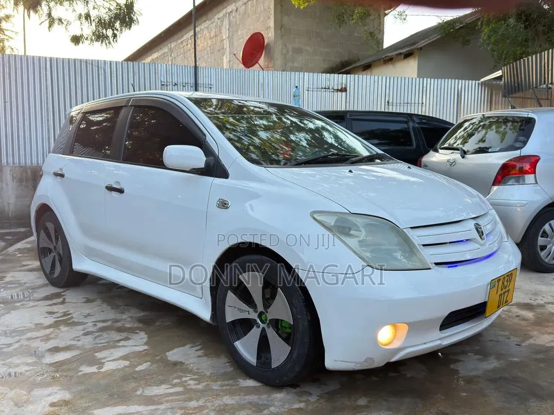 Toyota IST 2004 White