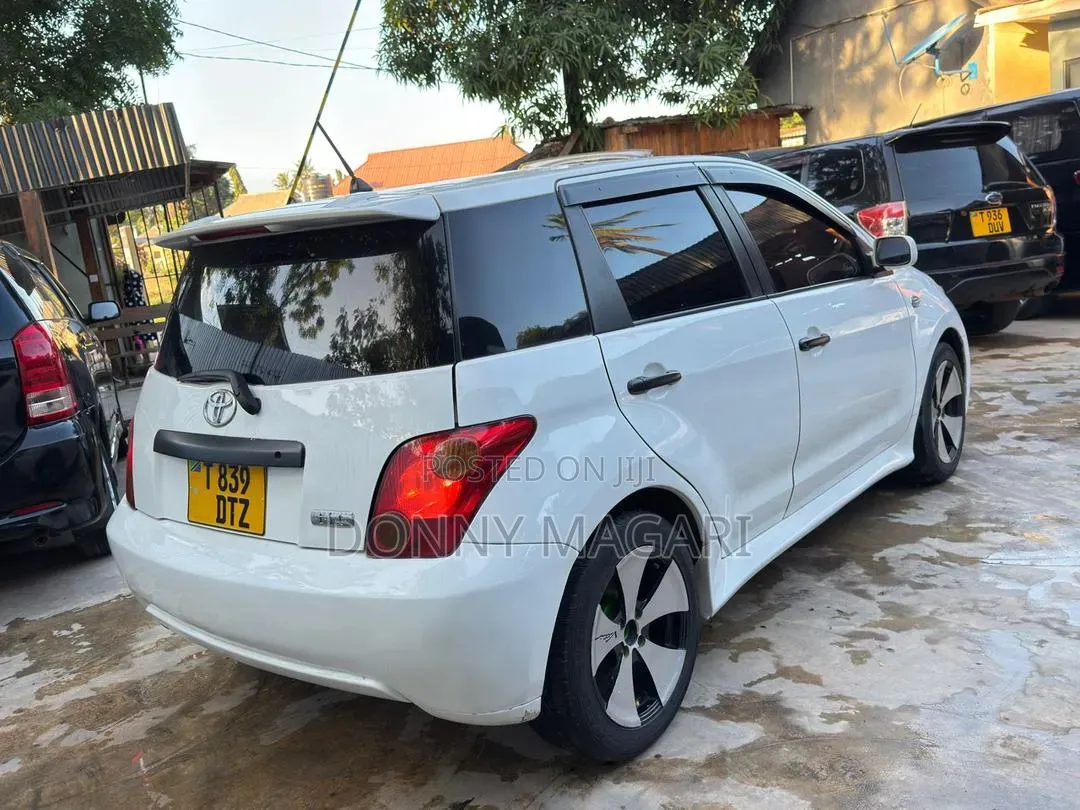 Toyota IST 2004 White