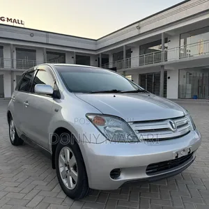 Toyota IST 2004 Silver