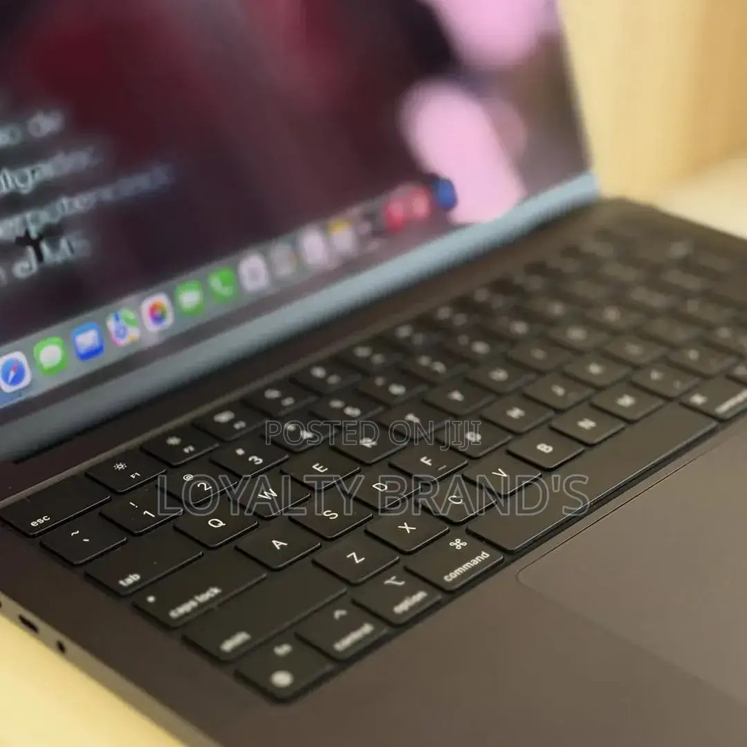New Laptop Apple MacBook Pro 2025 M5 16GB Apple M5 SSD 512GB