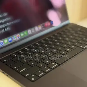 New Laptop Apple MacBook Pro 2025 M5 16GB Apple M5 SSD 512GB