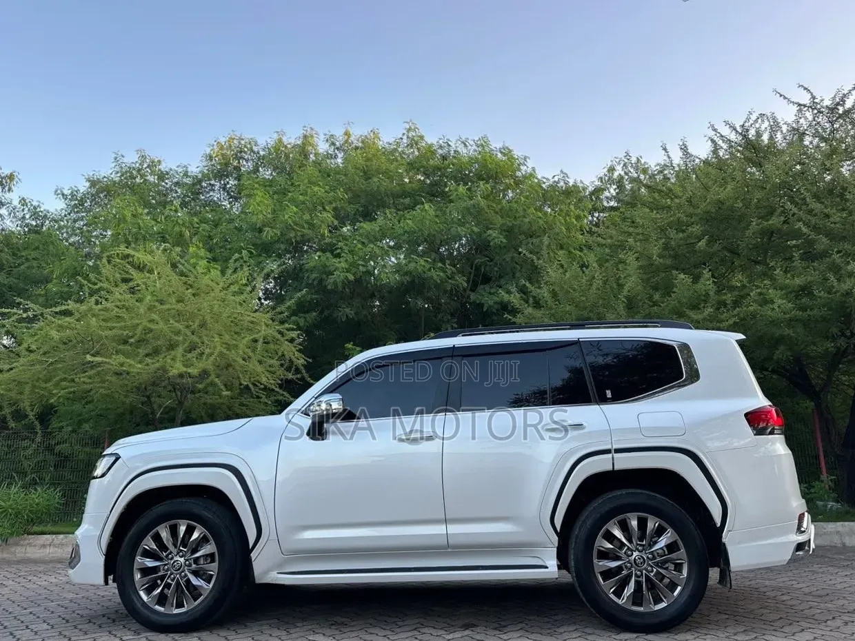 Toyota Land Cruiser 2024 White