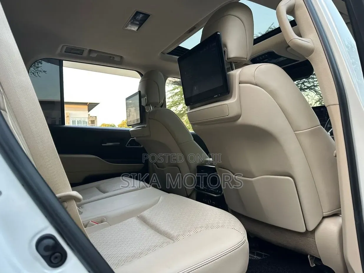 Toyota Land Cruiser 2024 White