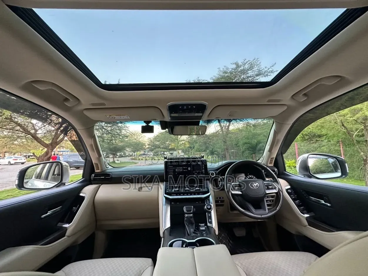 Toyota Land Cruiser 2024 White