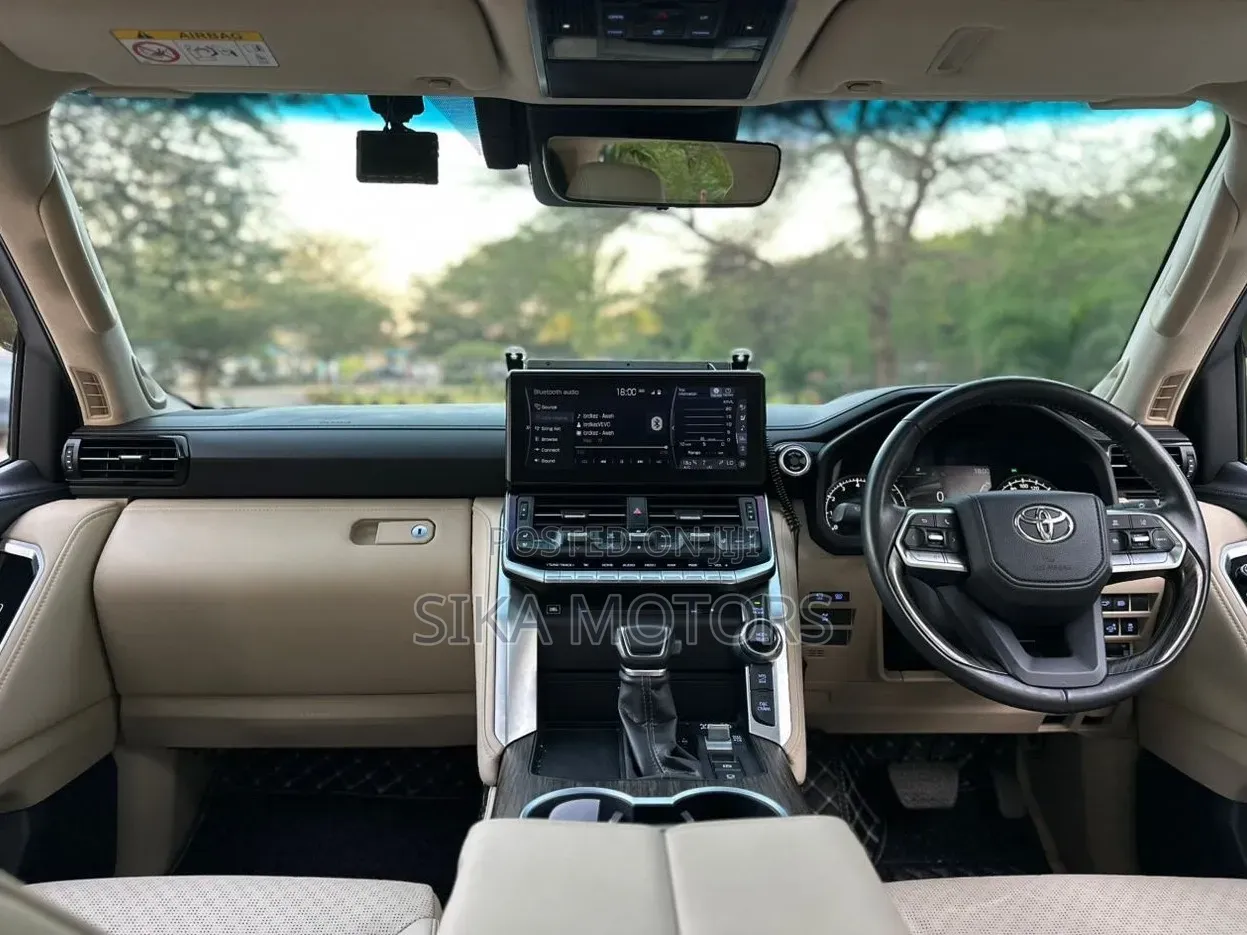 Toyota Land Cruiser 2024 White