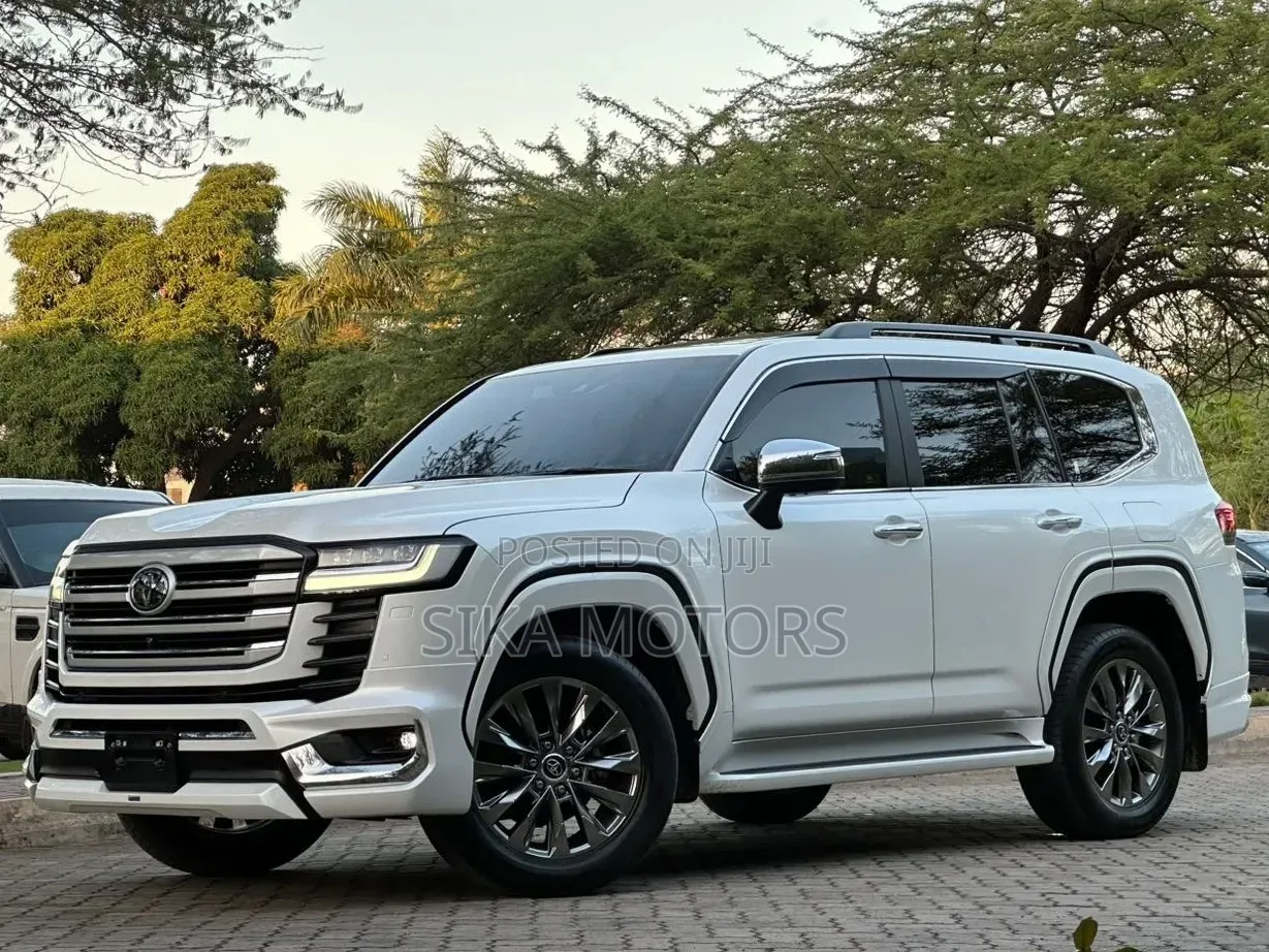 Toyota Land Cruiser 2024 White