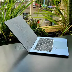 New Laptop Apple MacBook Air 2024 M3 8GB Apple M3 SSD 256GB