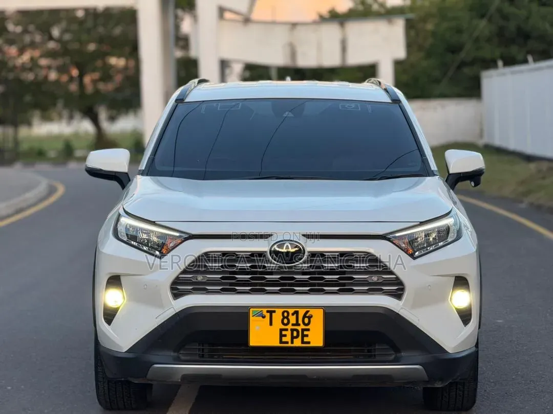 Toyota RAV4 Hybrid 2021 White