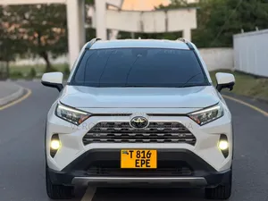 Toyota RAV4 Hybrid 2021 White