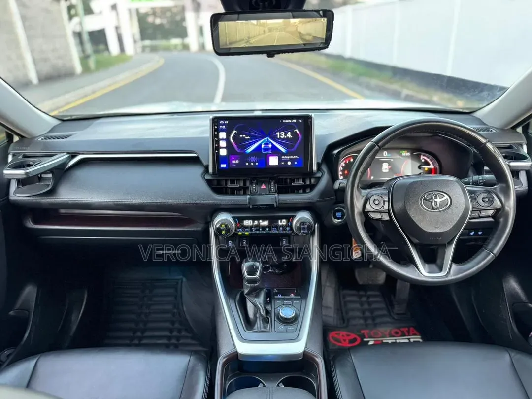 Toyota RAV4 Hybrid 2021 White
