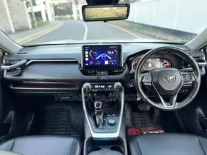 Toyota RAV4 Hybrid 2021 White