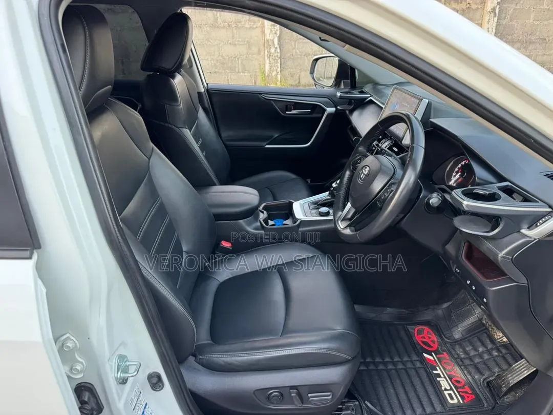 Toyota RAV4 Hybrid 2021 White