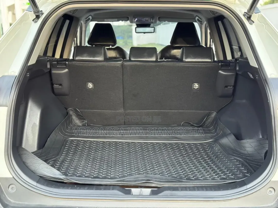 Toyota RAV4 Hybrid 2021 White