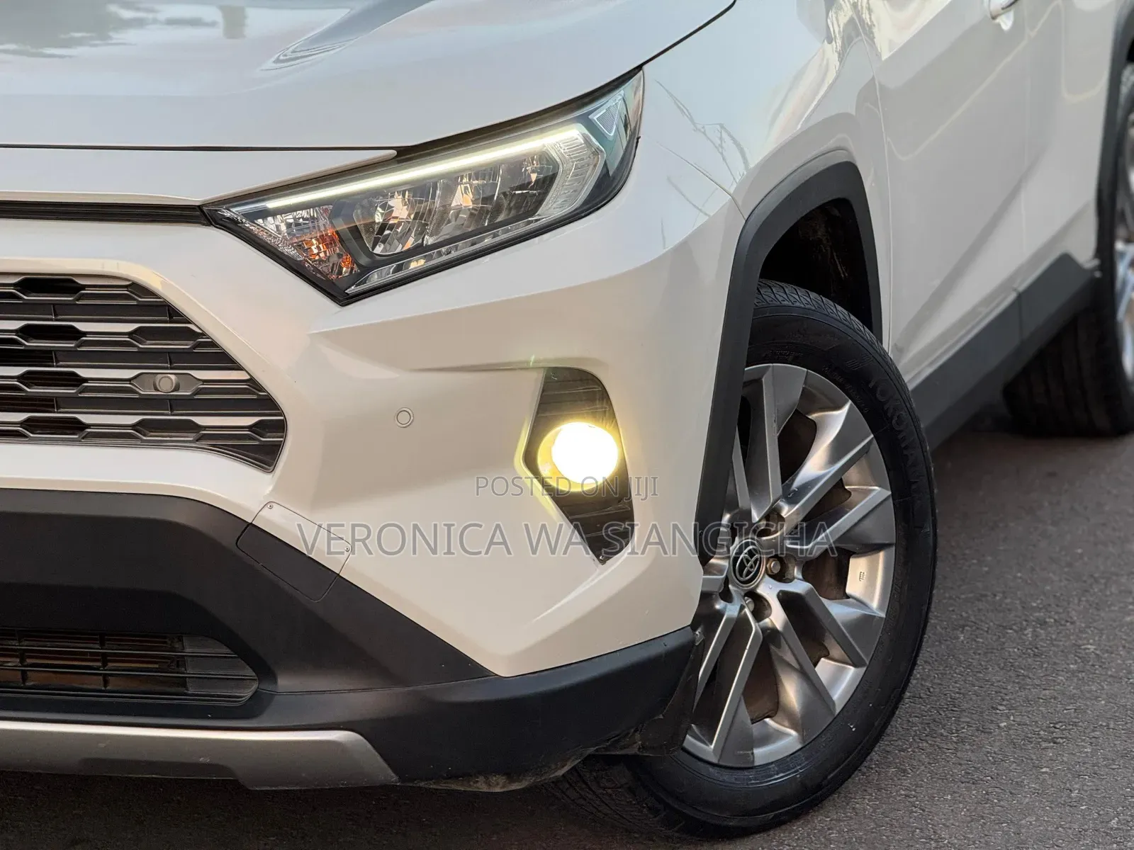 Toyota RAV4 Hybrid 2021 White