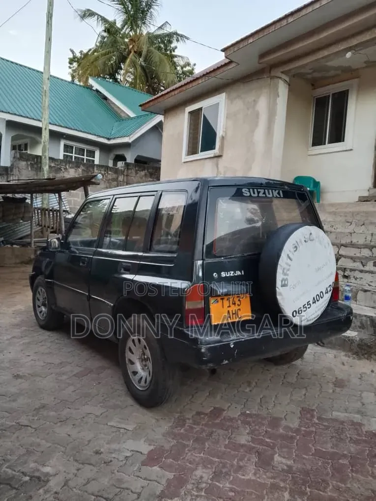 Suzuki Escudo 2005 Black