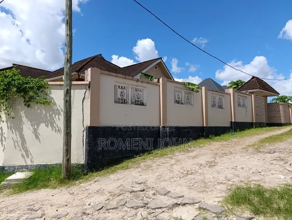 4bdrm House in Tanzania Daresalaam, Ilala for sale