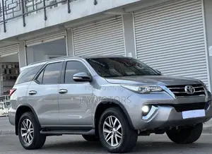 Toyota Fortuner 2018 Silver