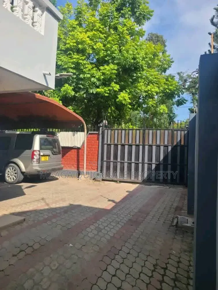 10bdrm House in Ada Estate for sale
