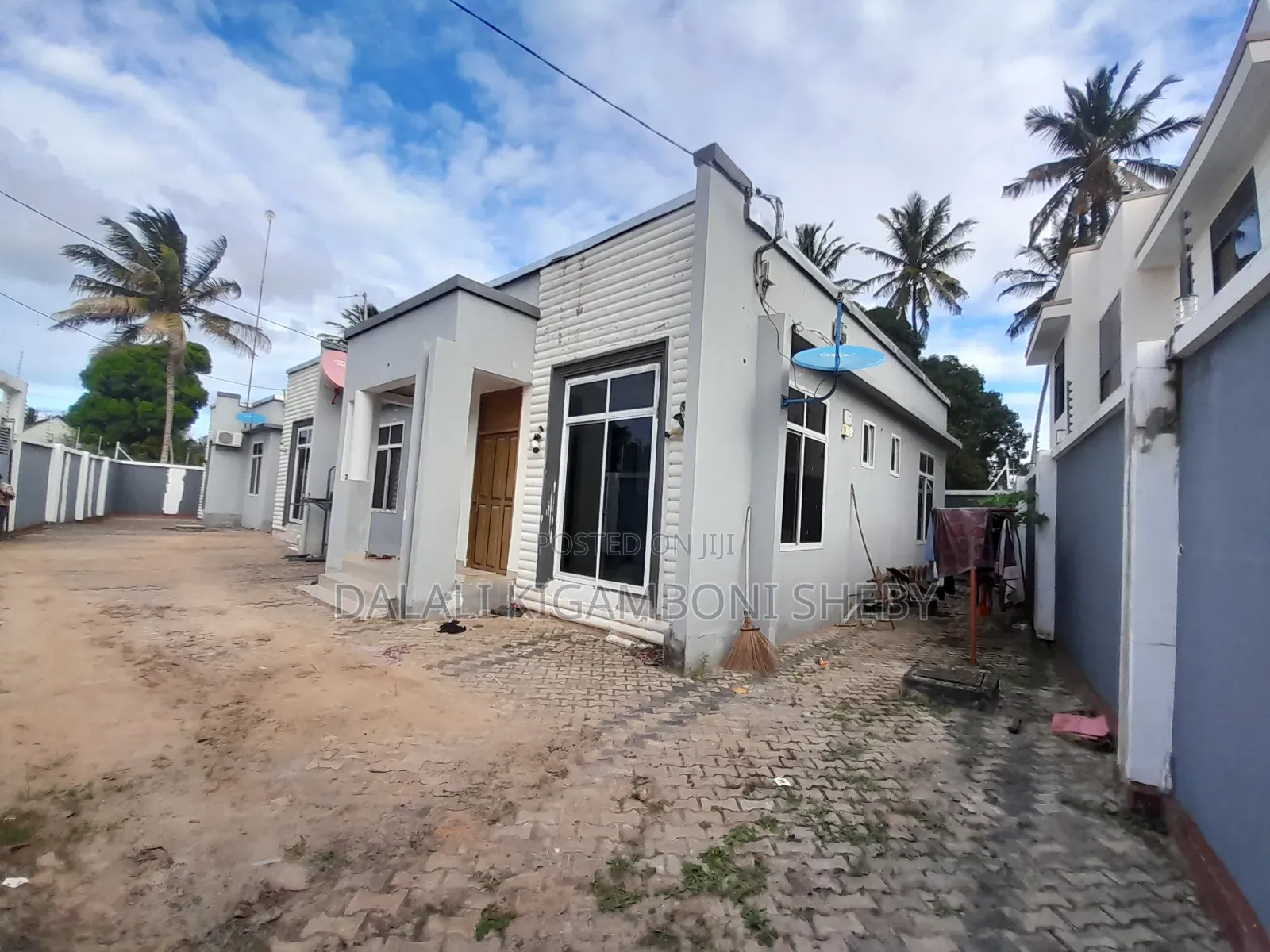 6bdrm Apartment in Kigamboni Kisota for sale